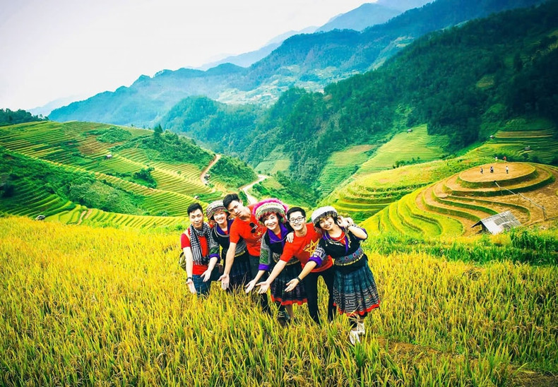 Les types d'agriculture pratiqués sur des terres en pente, dans des champs en terrasses ou dans des vallées le long de rivières et de ruisseaux créent tous la beauté attrayante du tourisme agricole ancien. Photo : hanoimoi.vn