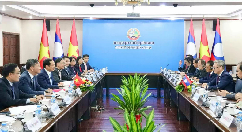 La 11e consultation politique au niveau des ministres des Affaires étrangères du Vietnam et du Laos, le 16 décembre 2024 à Vientiane. Photo : baoquocte.vn