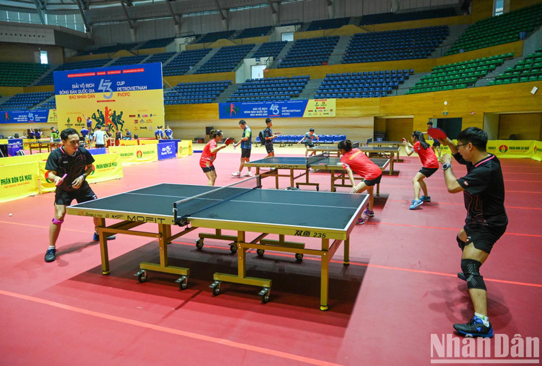 Ce tournoi permet au Département des sports et de la formation physique et à la Fédération vietnamienne de tennis de table de sélectionner les meilleurs joueurs de l'équipe nationale qui participeront aux 33e Jeux d'Asie du Sud-Est et aux prochaines compétitions internationales. Ce tournoi permet au Département des sports et de la formation physique et à la Fédération vietnamienne de tennis de table de sélectionner les meilleurs joueurs de l'équipe nationale qui participeront aux 33e Jeux d'Asie du Sud-Est et aux prochaines compétitions internationales.
