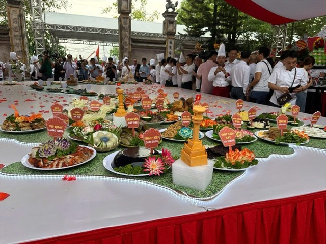 Les 180 plateaux créés par des chefs de tout le pays montrent la diversité de l’excellence culinaire proposée. Photo: VNA