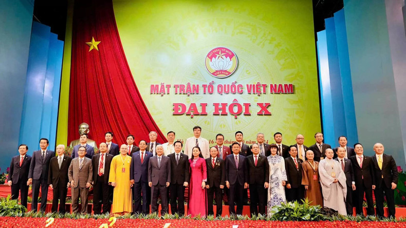 18 Vietnamiens d'outre-mer ont été élus membres du Comité central du Front de la Patrie du mandat 2024-2029. Photo : baoquocte.vn 18 Vietnamiens d'outre-mer ont été élus membres du Comité central du Front de la Patrie du mandat 2024-2029. Photo : baoquocte.vn