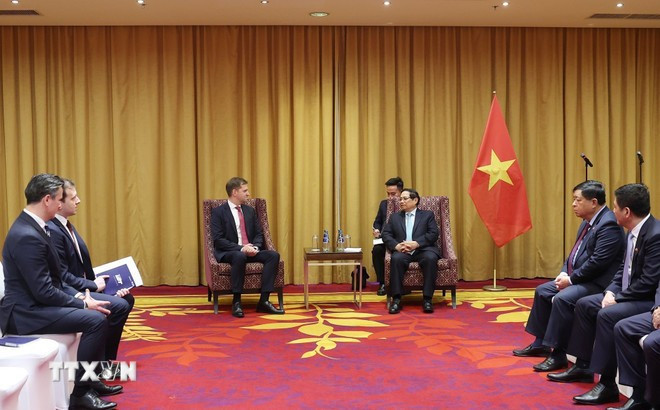 Le PM Pham Minh Chinh (droite) et Michal Fijol, président par intérim du conseil d'administration de LOT. Photo: VNA Le PM Pham Minh Chinh (droite) et Michal Fijol, président par intérim du conseil d'administration de LOT. Photo: VNA