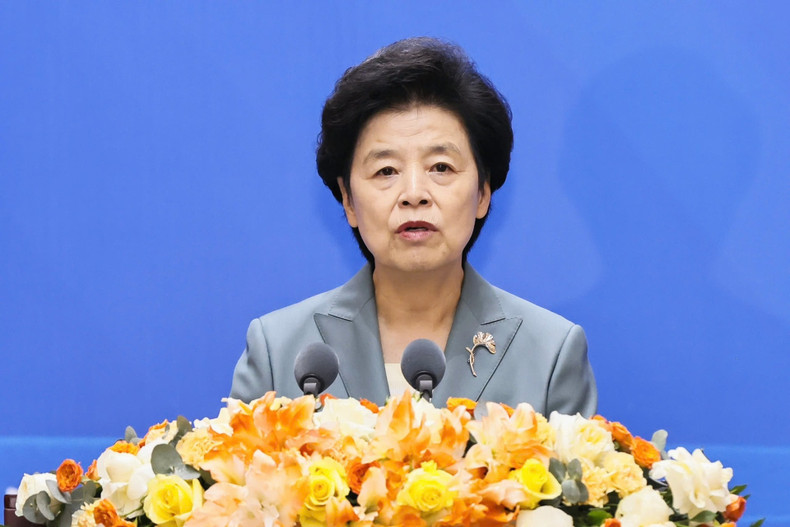 La vice-présidente de la Conférence consultative politique du peuple chinois, Xian Hui, prend la parole. Photo : daidoanket.vn La vice-présidente de la Conférence consultative politique du peuple chinois, Xian Hui, prend la parole. Photo : daidoanket.vn