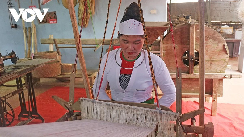 Le district de Ba Vi met actuellement en œuvre un projet visant à préserver et à promouvoir la culture ethnique de Mường. Photo : VOV. Le district de Ba Vi met actuellement en œuvre un projet visant à préserver et à promouvoir la culture ethnique de Mường. Photo : VOV.