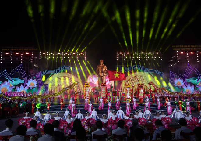 Inauguration du Festival national du village Sen (lotus) 2025. Photo : VNA