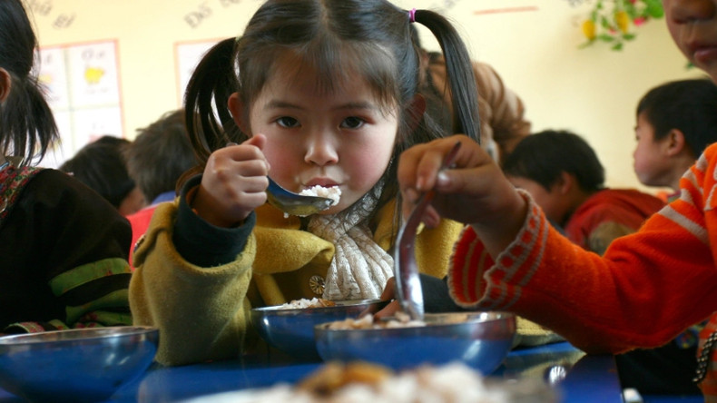 Grâce à cela, les repas des élèves sont variés et équilibrés, garantissant un apport nutritionnel suffisant.