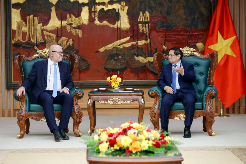 Le Premier ministre Pham Minh Chinh (droite) et Tomas Heidar, président du Tribunal international du droit de la mer (TIDM). Photo: VGP.