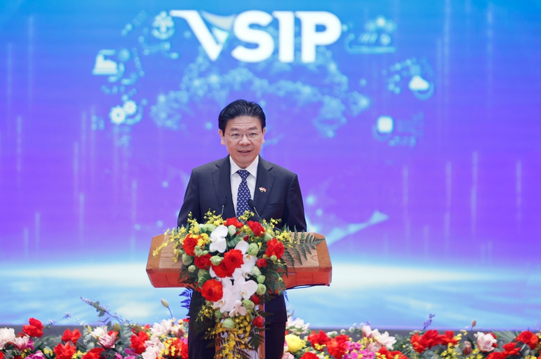 Le Premier ministre singapourien Lawrence Wong s'exprime à la cérémonie. Photo : VGP.