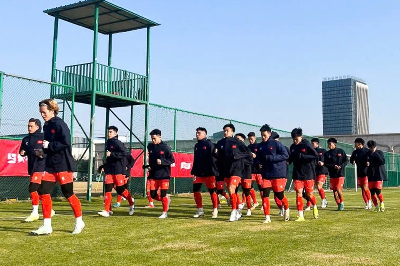 Les joueurs de l'équipe U22 du Vietnam lors de leur première séance d'entraînement en Chine. Photo: VFF. Les joueurs de l'équipe U22 du Vietnam lors de leur première séance d'entraînement en Chine. Photo: VFF.