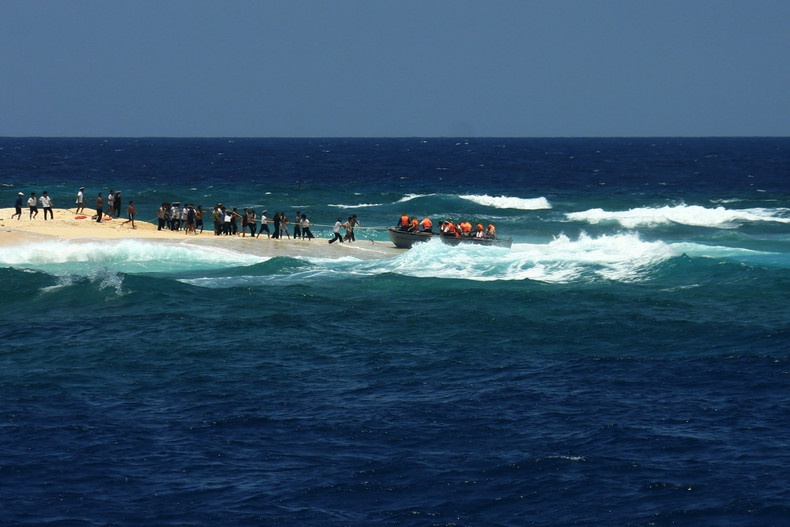 Accueil d’une délégation de travail sur l’île d’An Bang. Photo : Nguyên Dang Khoa/NDEL Accueil d’une délégation de travail sur l’île d’An Bang. Photo : Nguyên Dang Khoa/NDEL