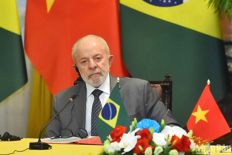 Le président brésilien Luiz Inácio Lula da Silva s'exprime à la conférence de presse. Photo : NDEL.