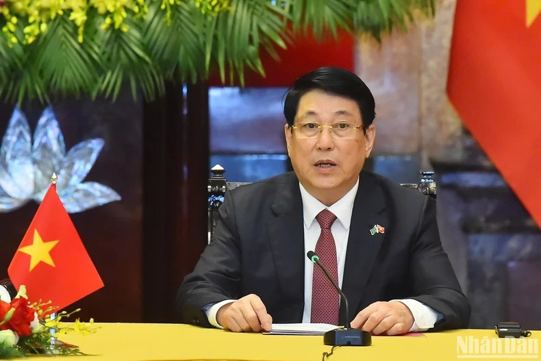 Le président vietnamien Luong Cuong s'exprime à la conférence de presse. Photo : NDEL.