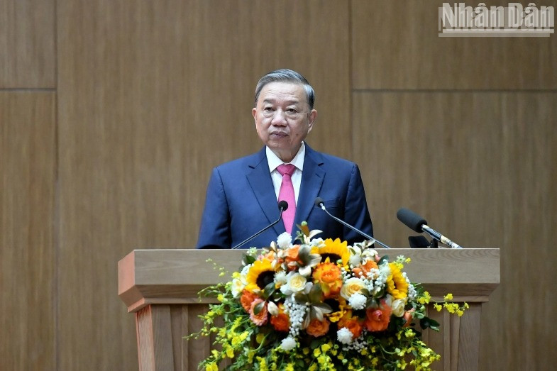 Le secrétaire général du PCV To Lam s'exprime à la conférence. Photo : NDEL Le secrétaire général du PCV To Lam s'exprime à la conférence. Photo : NDEL