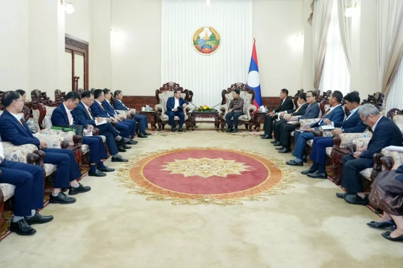 La délégation de Vinachem en séance de travail avec le vice-Premier ministre Saleumxay Kommasith. Photo : Vinachem. La délégation de Vinachem en séance de travail avec le vice-Premier ministre Saleumxay Kommasith. Photo : Vinachem.
