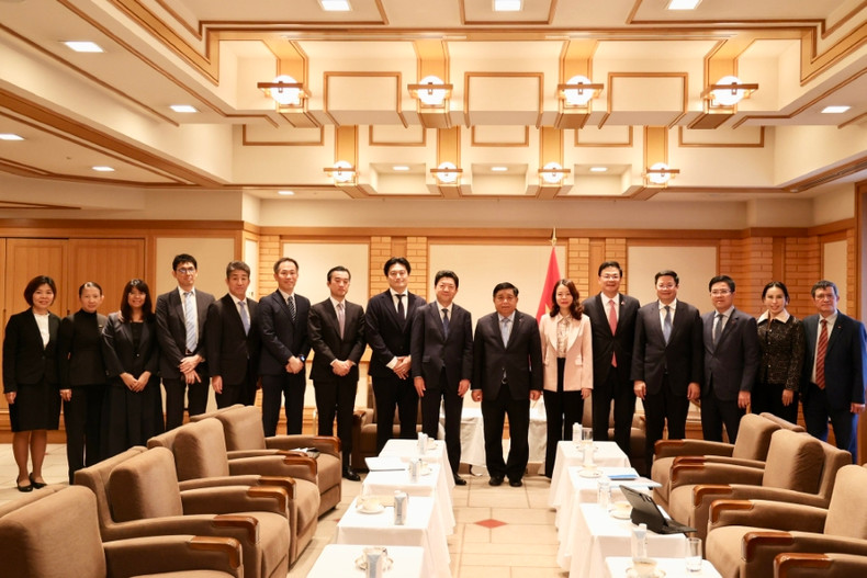 Le vice-Premier ministre Nguyen Chi Dung reçoit une délégation d'entreprises japonaises. Photo : VGP.