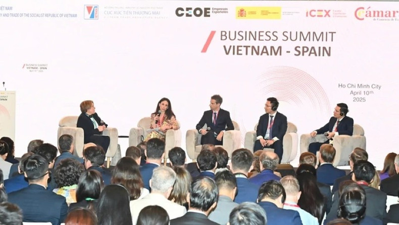 Lors du Forum d'affaires Vietnam-Espagne. Photo: SGGP. Lors du Forum d'affaires Vietnam-Espagne. Photo: SGGP.