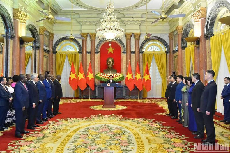 Le président Luong Cuong prend la parole lors de la réception des ambassadeurs. Photo: NDEL Le président Luong Cuong prend la parole lors de la réception des ambassadeurs. Photo: NDEL