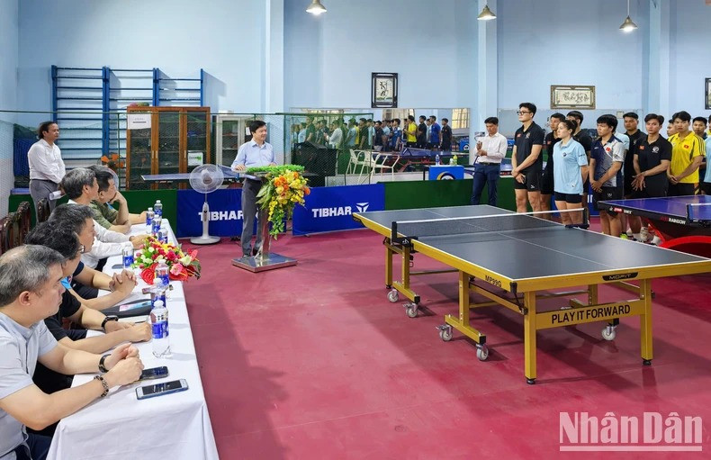 M.Ta Quang Dung, chef du Département de la culture et de la société et président du comité d’organisation du tournoi s’exprime à l’Université de l’Éducation physique et sportive de Da Nang. Photo : NDEL