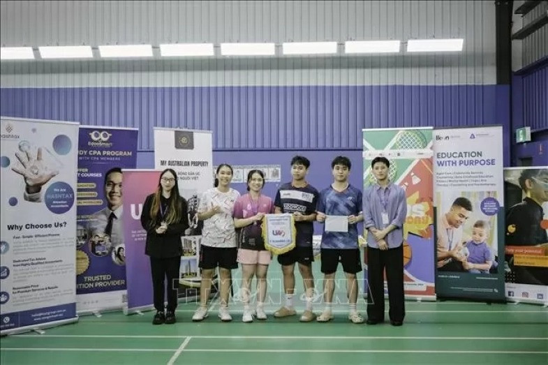 Remise des prix aux équipes gagnantes du Sports Day 2025. Photo : baoquocte.