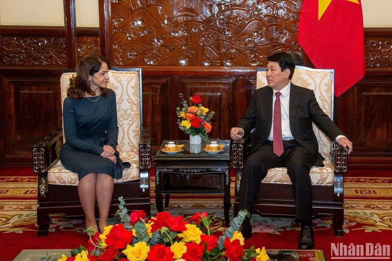 Le président reçoit l'ambassadrice de Colombie. Photo : NDEL. Le président reçoit l'ambassadrice de Colombie. Photo : NDEL.