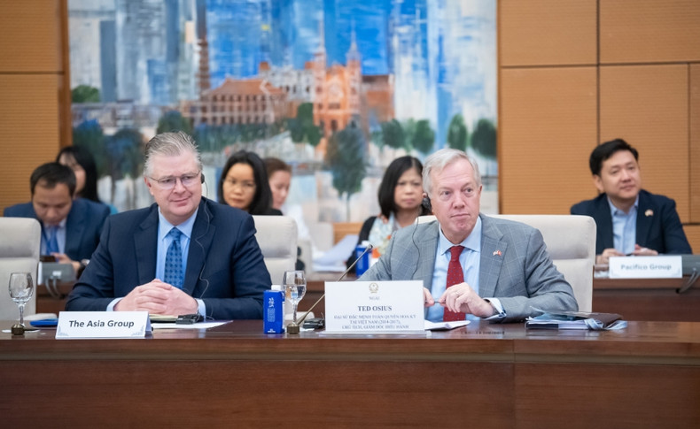 Représentants de la délégation des entreprises du Conseil des affaires États-Unis - ASEAN lors de la rencontre. Photo: quochoi.vn Représentants de la délégation des entreprises du Conseil des affaires États-Unis - ASEAN lors de la rencontre. Photo: quochoi.vn