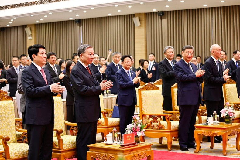 Les hauts dirigeants vietnamiens et chinois participent à la rencontre d'amitié entre les peuples Vietnam - Chine. Photo : VNA. Les hauts dirigeants vietnamiens et chinois participent à la rencontre d'amitié entre les peuples Vietnam - Chine. Photo : VNA.