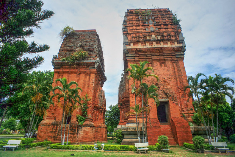 Thap Doi est l'une des vestiges architecturaux Cham imprégnée de couleurs religieuses uniques. Photo : NDEL. Thap Doi est l'une des vestiges architecturaux Cham imprégnée de couleurs religieuses uniques. Photo : NDEL.