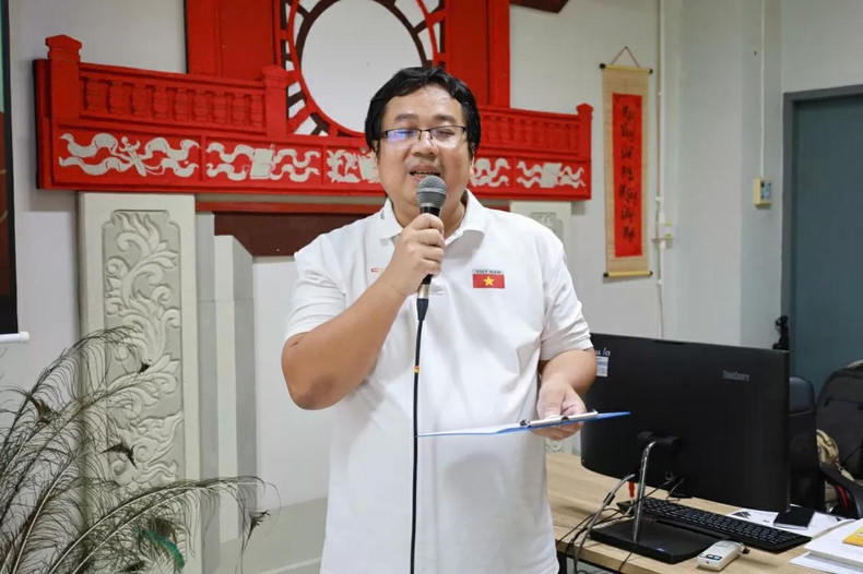Songpon Baolopet, directeur du Centre d'études sur le Vietnam, s'exprime lors de la cérémonie d'ouverture. Photo : baoquocte.