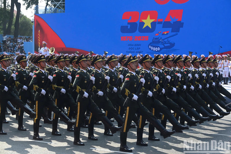 La garde d'honneur de l'Armée populaire de libération (APL) de Chine a participé au défilé. La garde d'honneur de l'Armée populaire de libération (APL) de Chine a participé au défilé.