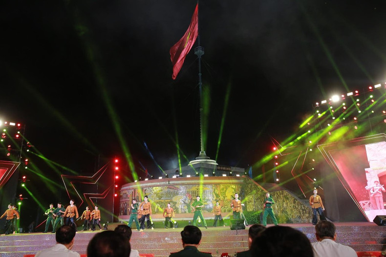 Un numéro artistique à Quang Tri. Photo : VGP. Un numéro artistique à Quang Tri. Photo : VGP.