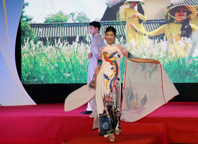 L'exposition consacrée à l’ao dai se tient du 29 mai au 15 juin au musée provincial de Quang Ninh. Photo : VNA. L'exposition consacrée à l’ao dai se tient du 29 mai au 15 juin au musée provincial de Quang Ninh. Photo : VNA.