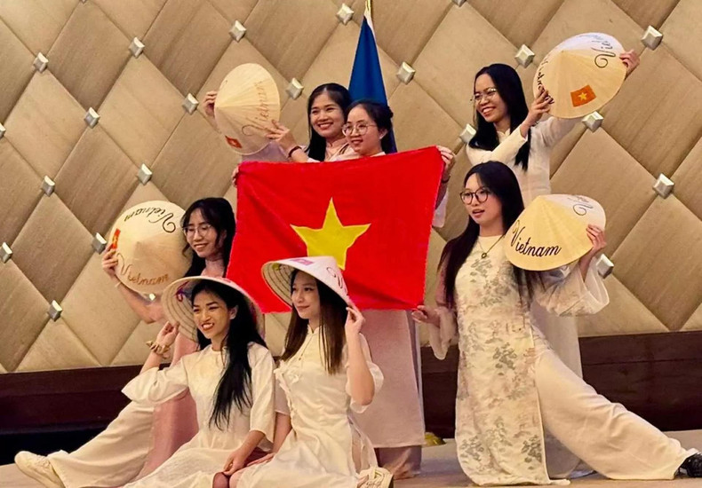 Une performance artistique du Vietnam lors de l'évènement. Photo : BQT. Une performance artistique du Vietnam lors de l'évènement. Photo : BQT.