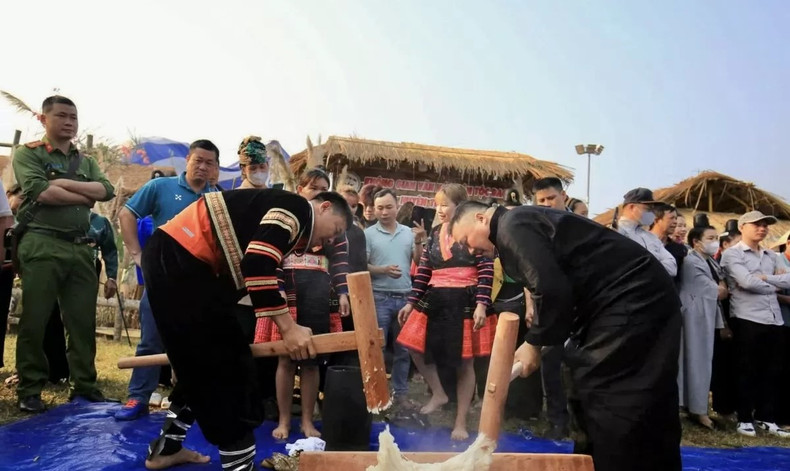 La pratique des jeux est aussi un moyen pour les groupes ethniques de démontrer leur force, leur dextérité et leur solidarité. Photo : baocongthuong. La pratique des jeux est aussi un moyen pour les groupes ethniques de démontrer leur force, leur dextérité et leur solidarité. Photo : baocongthuong.