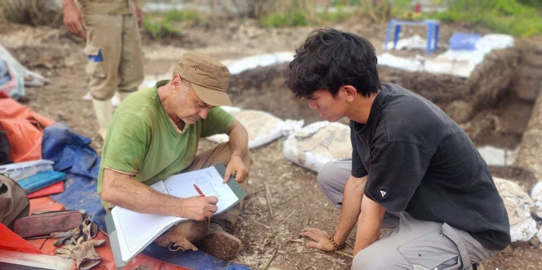 Les travaux de fouilles ont été réalisés conjointement par le musée de Nghe An, l’Université des Sciences sociales et humaines, ainsi que des experts internationaux de la Faculté d’archéologie et d’anthropologie de l’Université nationale australienne. Photo : baonghean. Les travaux de fouilles ont été réalisés conjointement par le musée de Nghe An, l’Université des Sciences sociales et humaines, ainsi que des experts internationaux de la Faculté d’archéologie et d’anthropologie de l’Université nationale australienne. Photo : baonghean.