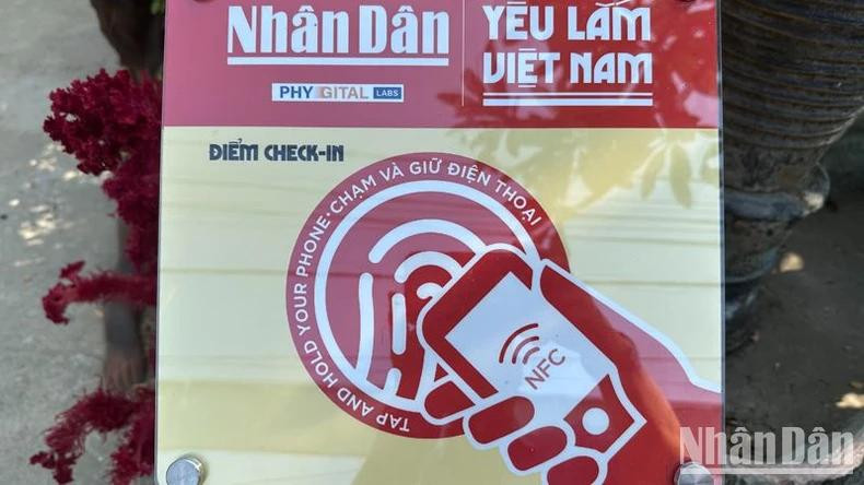 Le projet « J'aime tellement le Vietnam » est lancé par le journal Nhân Dân. Le projet « J'aime tellement le Vietnam » est lancé par le journal Nhân Dân.