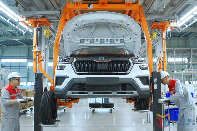 Dans l'usine de production automobile du groupe Skoda Auto dans la province de Quang Ninh. Photo : baoquangninh. Dans l'usine de production automobile du groupe Skoda Auto dans la province de Quang Ninh. Photo : baoquangninh.
