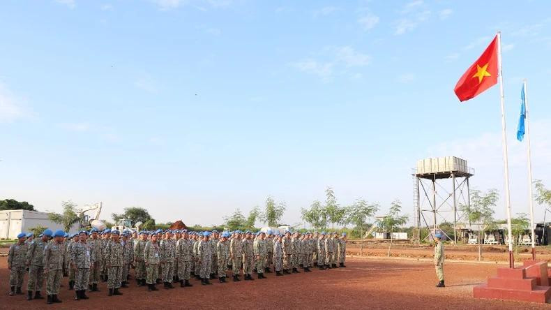 Les réalisations du Vietnam au cours de ses onze années de participation aux opérations de maintien de la paix de l'ONU ont confirmé sa position en tant qu’acteur responsable sur la scène internationale. Photo : NDEL. Les réalisations du Vietnam au cours de ses onze années de participation aux opérations de maintien de la paix de l'ONU ont confirmé sa position en tant qu’acteur responsable sur la scène internationale. Photo : NDEL.