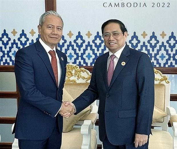 Le Premier ministre Pham Minh Chinh (à droite) et le président de la Chambre des représentants de Malaisie, Tan Sri Azhar Azizan Harun. Photo : VNA.