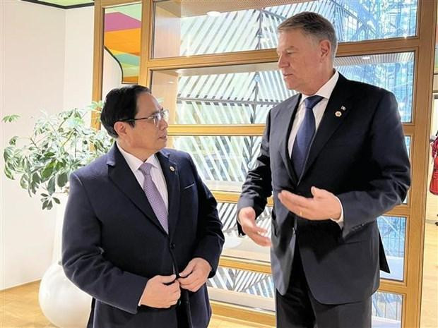 Le Premier ministre Pham Minh Chinh (à gauche) et le président roumain Klaus Iohannis. Photo : VNA. Le Premier ministre Pham Minh Chinh (à gauche) et le président roumain Klaus Iohannis. Photo : VNA.