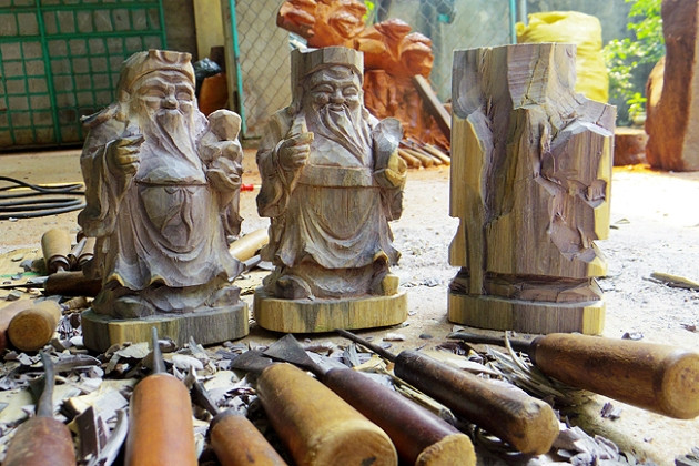 Village de Du Du: Quintessence de la sculpture de bois ảnh 5