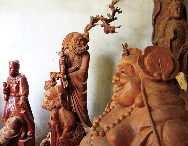 Village de Du Du: Quintessence de la sculpture de bois ảnh 7