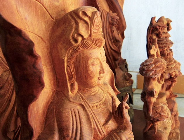 Village de Du Du: Quintessence de la sculpture de bois ảnh 6