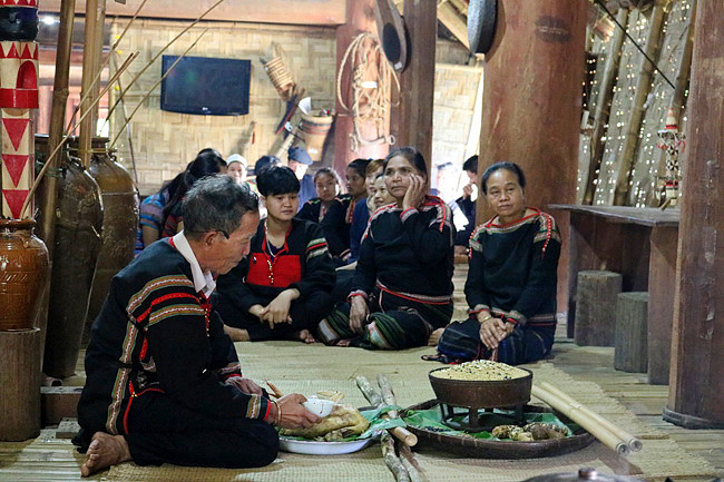 Les rites du culte des semences de riz de l’ethnie Ê Dê ảnh 4 Les rites du culte des semences de riz de l’ethnie Ê Dê ảnh 4