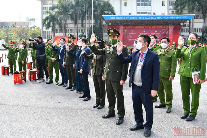 Des bus ramènent les étudiants chez eux pour les vacances du Nouvel An lunaire ảnh 11 Des bus ramènent les étudiants chez eux pour les vacances du Nouvel An lunaire ảnh 11