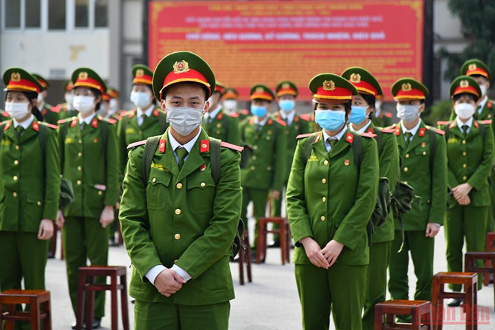 Des bus ramènent les étudiants chez eux pour les vacances du Nouvel An lunaire ảnh 9 Des bus ramènent les étudiants chez eux pour les vacances du Nouvel An lunaire ảnh 9