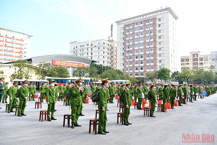 Des bus ramènent les étudiants chez eux pour les vacances du Nouvel An lunaire ảnh 4 Des bus ramènent les étudiants chez eux pour les vacances du Nouvel An lunaire ảnh 4