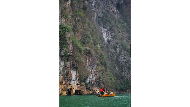 La rivière Nho Quê brille à la saison des fleurs de Bombax ảnh 6