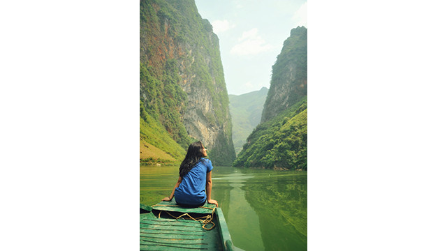 La rivière Nho Quê brille à la saison des fleurs de Bombax ảnh 9