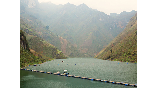 La rivière Nho Quê brille à la saison des fleurs de Bombax ảnh 7