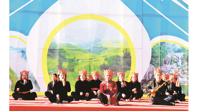 La fête florale des camélias à Binh Liêu ảnh 1